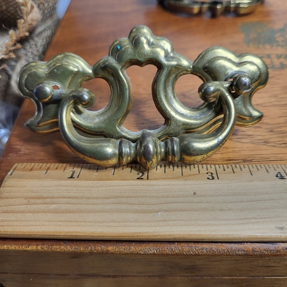 Vintage ILCO Unican Batwing Cutout Drop Bail Brass Drawer Pulls and Key Plate - Picture 14 of 16